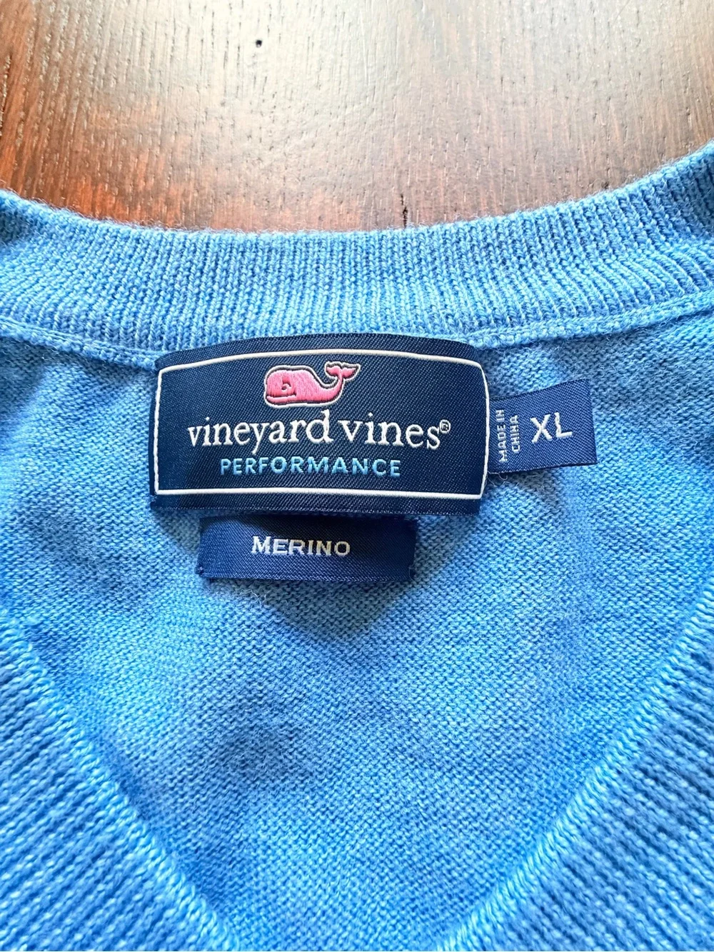 Vineyard Vines  V-neck Light Blue  Sky Sweater Size XL  Merino wool blend
